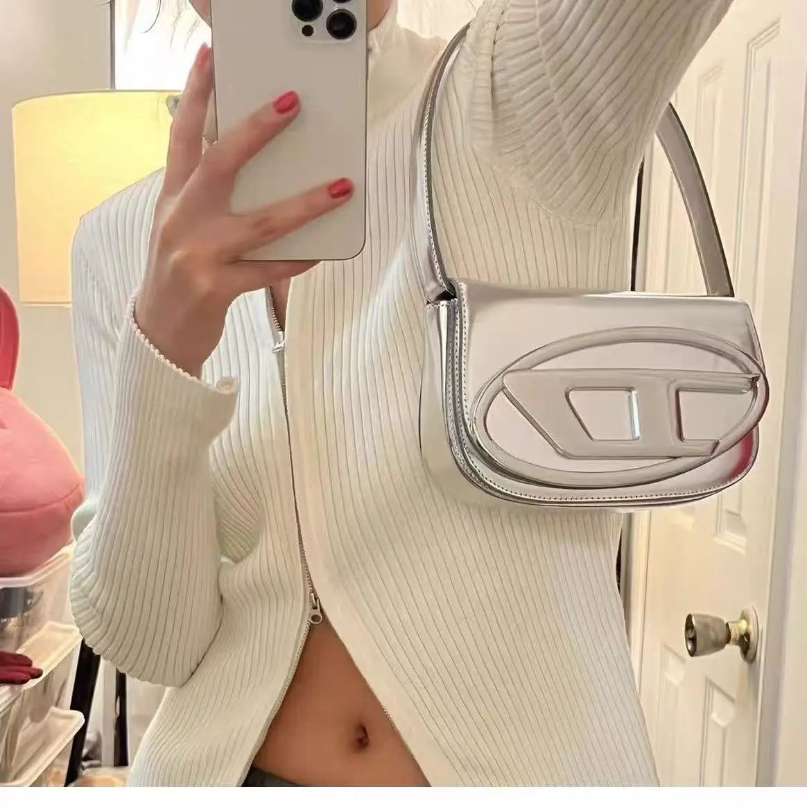 2026 D-letter Dingdang fashionable messenger bag for women, small square shoulder bag, silver color, cross-body style